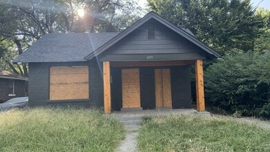 Building Photo - 1157 Melrose St