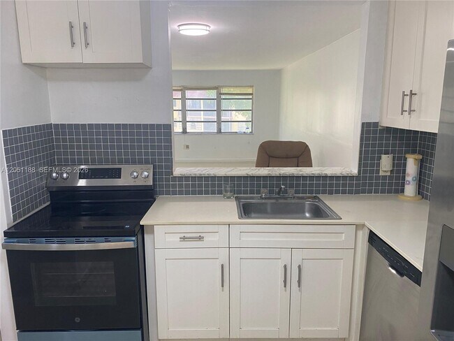 Foto del edificio - 1550 NE 191st St