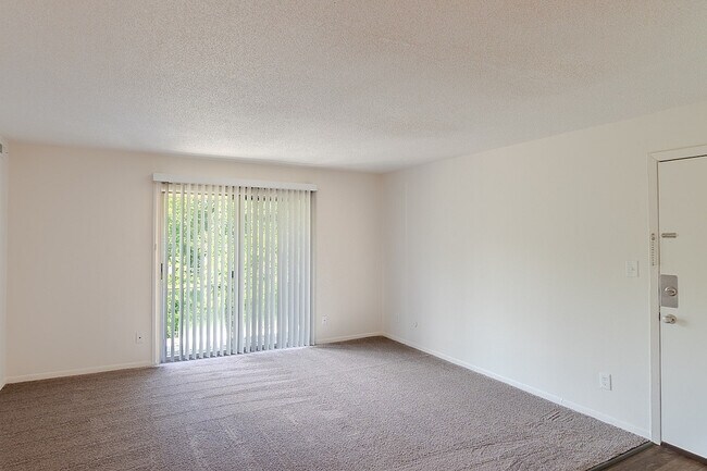 Área de estar alfombrada - Rosewood Village