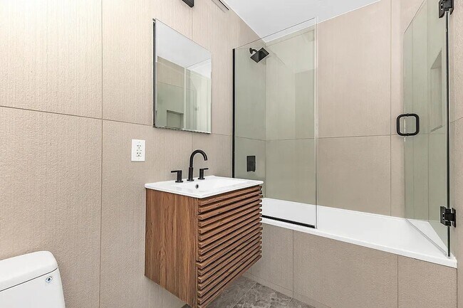 Building Photo - 426 Seventh Avenue