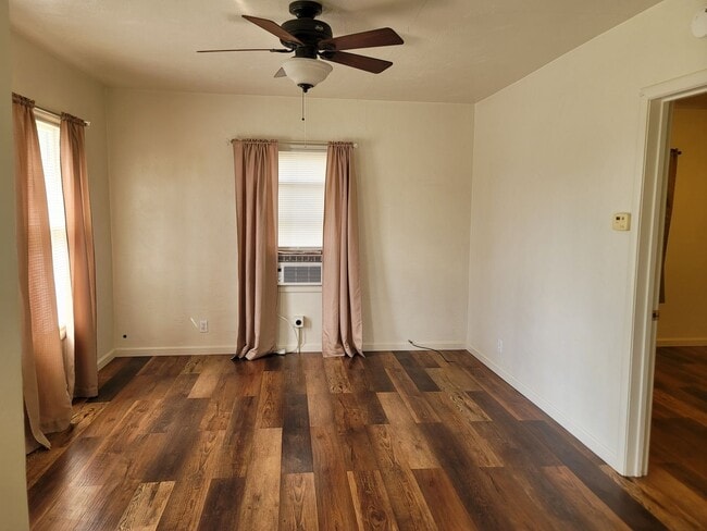 Foto del edificio - Move in Special see AD