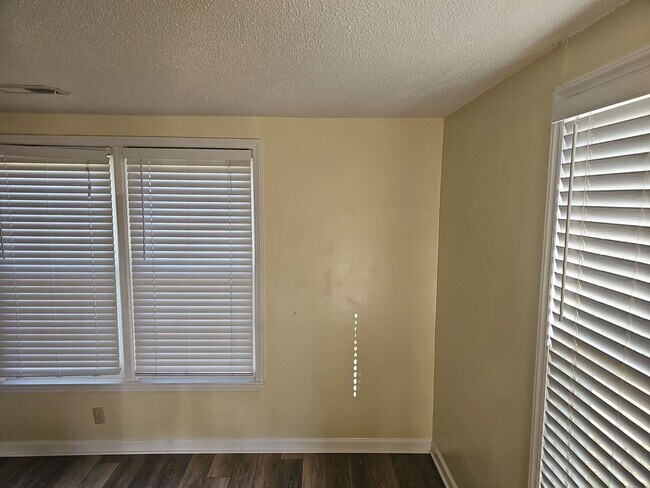 Foto del edificio - Beautiful 2 bedroom in quiet neighborhood ...