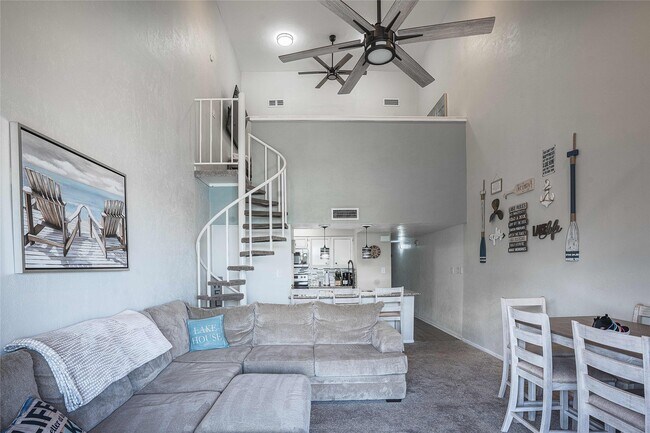 Foto del edificio - 12500 Melville Dr