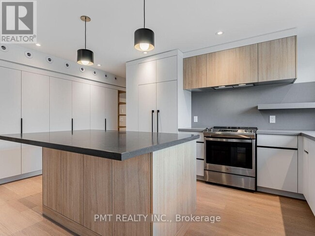 Photo du bâtiment - 157 Roslin Ave