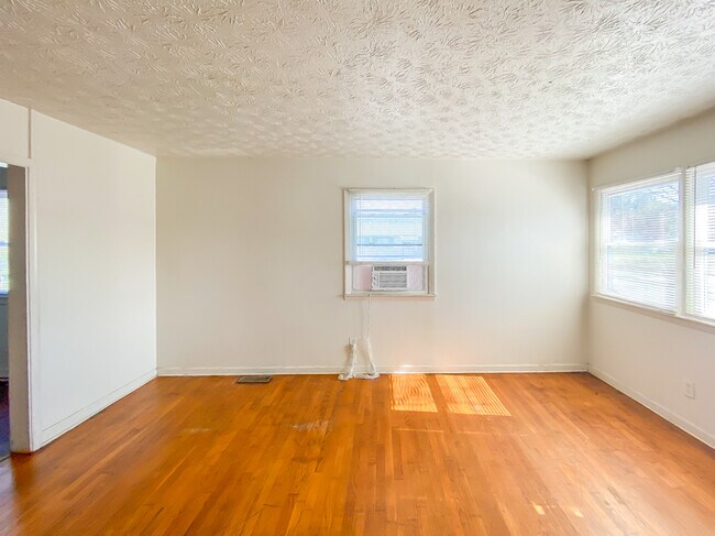 Building Photo - 559 S 22nd Ave