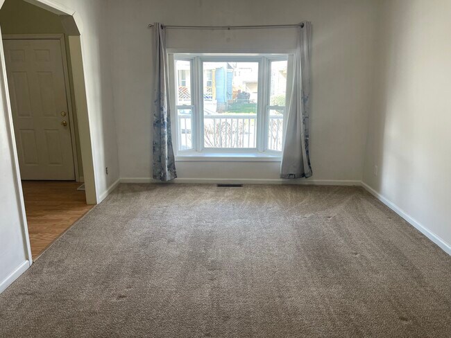 Foto del edificio - 2330 Parkland Ave