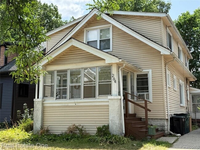 Building Photo - 264 E Woodland St