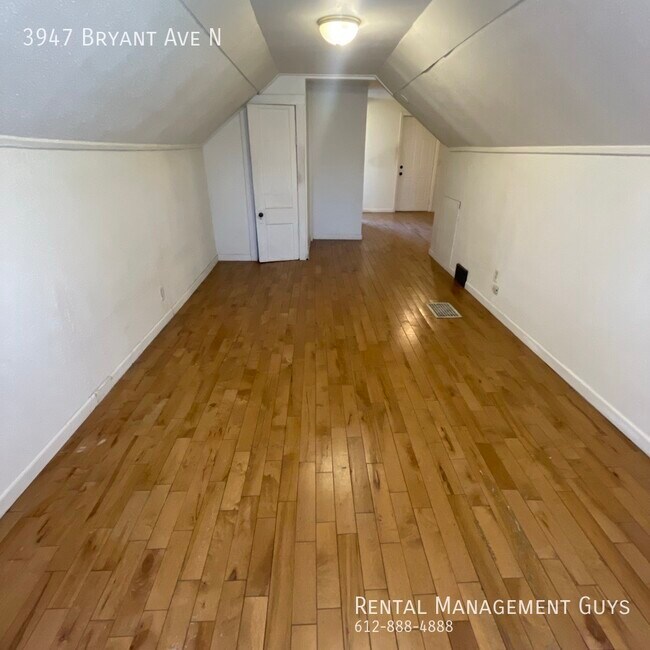 Building Photo - 3947 N Bryant Ave