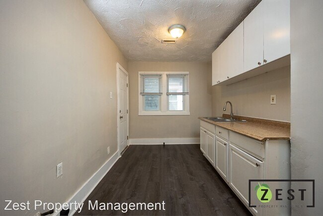 Building Photo - 2 br, 1 bath Apartment - 16171- 16173 Chey...