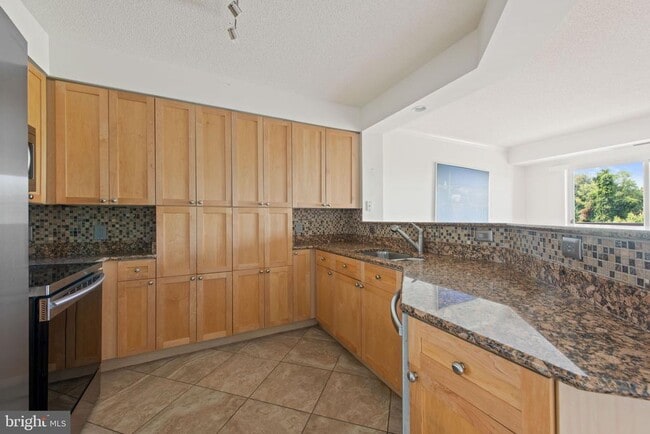 Foto del edificio - 3101 N Hampton Dr