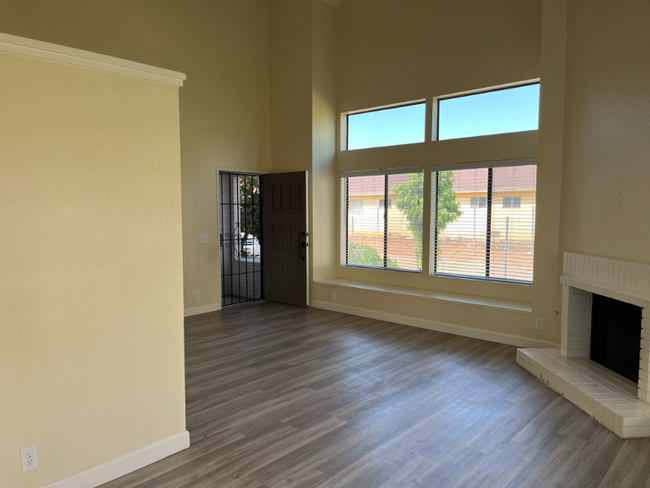 Building Photo - 1528 Granite Hills Dr