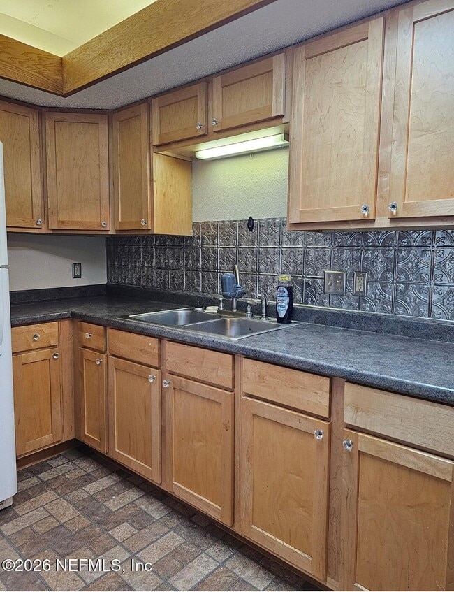 Building Photo - 3175 Ravines Rd