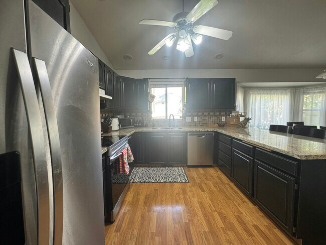 Foto del edificio - 1067 E 100 S St