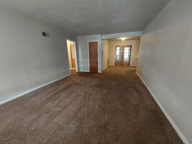 Building Photo - Wonderful 3 bedroom / 1 bath home on North...