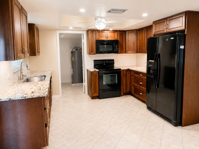 Building Photo - 9129 W Highland Pines Blvd