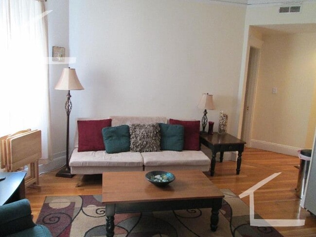 Building Photo - NO BROKER FEE!  Huge rooms!  Near T, Washington Sq & Coolidge Corner!  Modern Appliances!