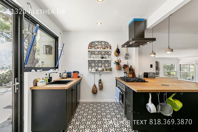 Foto del edificio - 11320 Alethea Dr