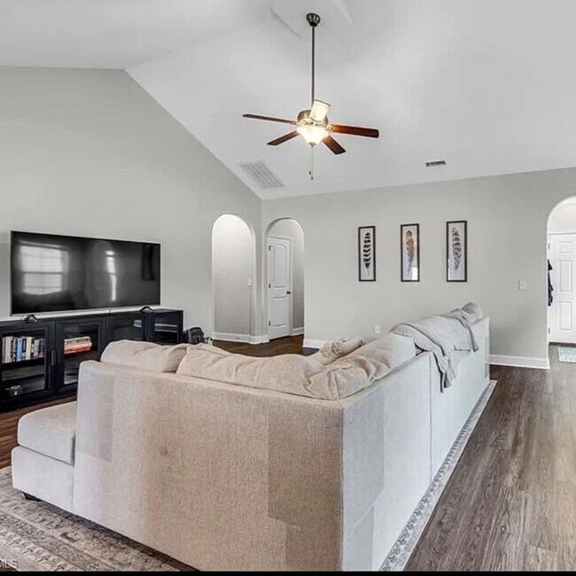 Building Photo - 5536 Marblehead Dr