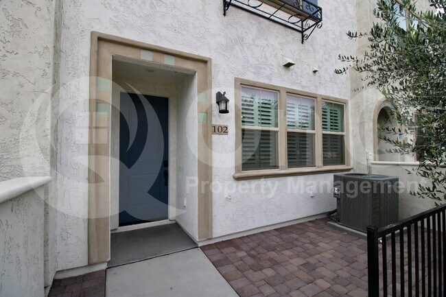 Building Photo - 2633 S Catherine Dr