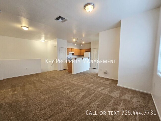 Foto del edificio - 2 BEDROM HOME W/ ATTACHED 1 CAR GARAGE IN ...