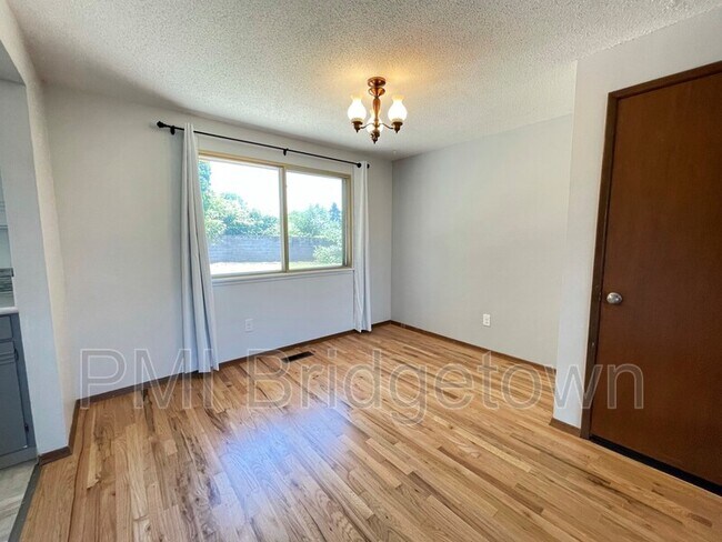 Building Photo - 12016 SE Redwood Ave