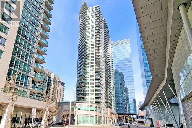 Photo du bâtiment - 30 Grand Trunk Crescent