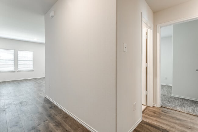 Building Photo - 3310 Sandstone Dr