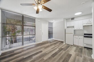 Building Photo - 1901 Whitney St