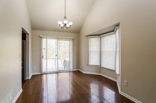 Building Photo - 2025 Santuomo Ave
