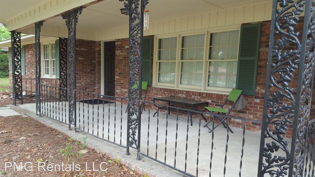Building Photo - 215 N Edgewood Dr