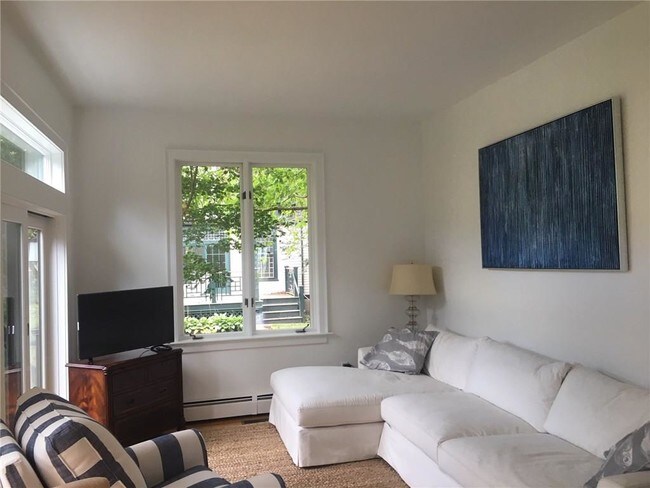 Foto del edificio - 158 Narragansett Ave