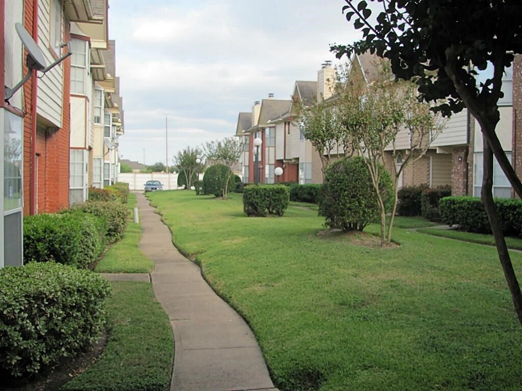 Foto del edificio - 8310 Wild Rose St