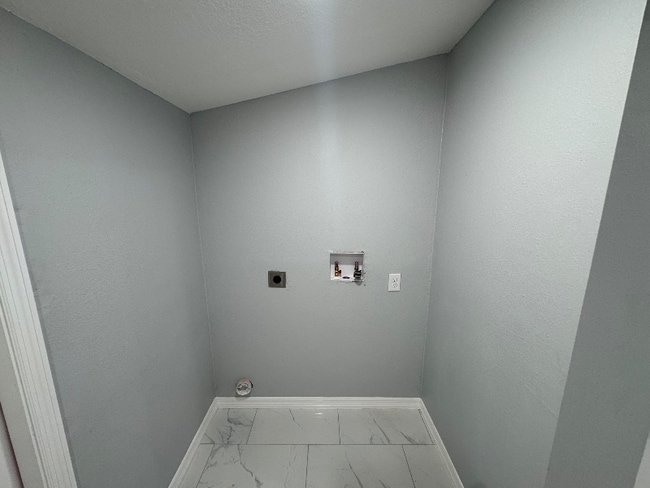 Building Photo - 2690 Sample St