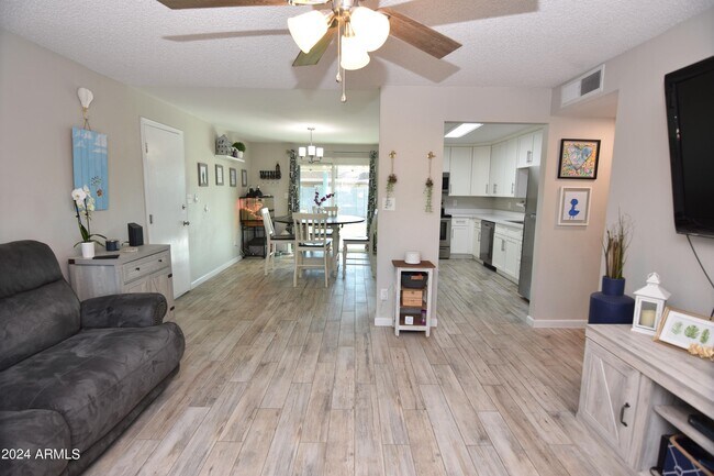 Foto del edificio - 14401 N 35th Pl