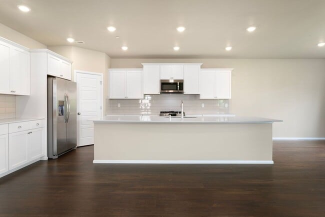 Building Photo - Spacious Bremerton Two-Story