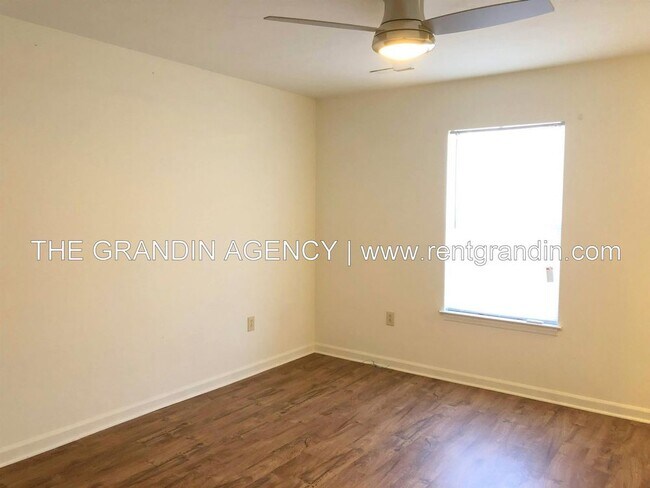 Foto del edificio - 2821 Clarendon Avenue Northwest - 1