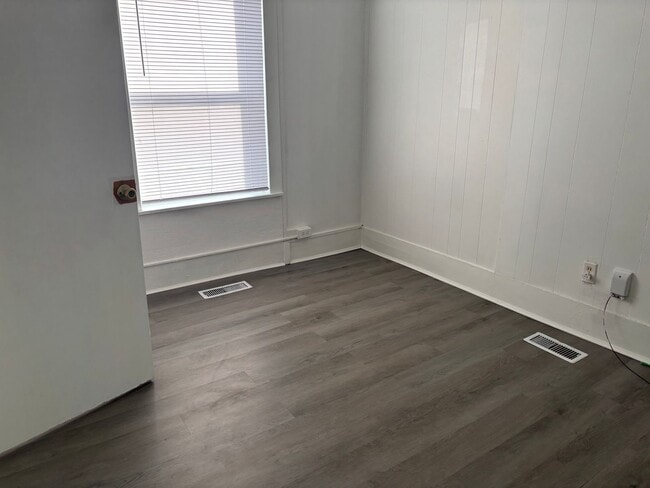 Foto del edificio - Peaceful Living: 2-Bed Home with Spacious Backyard