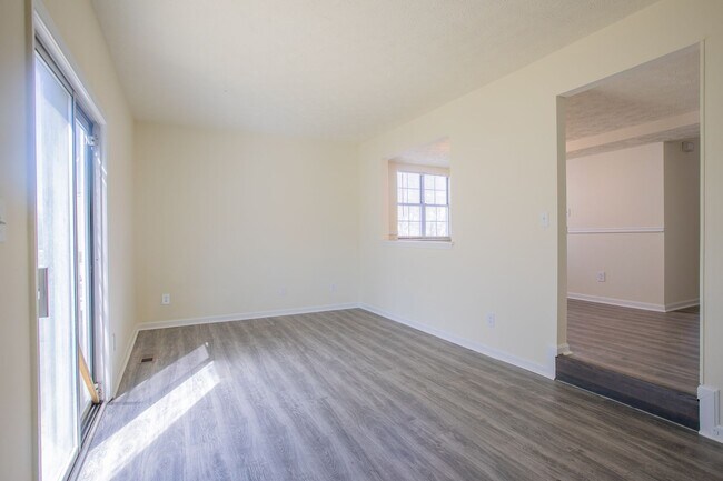 Building Photo - Amazing 3 BR/2.5 BA Townhome in Landover!