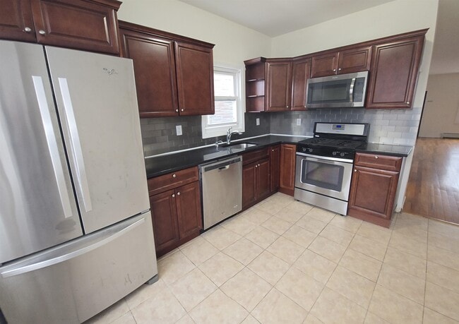 Foto del edificio - 46-48-48 Washington Pkwy