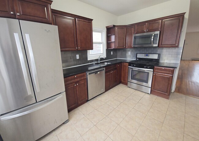 Building Photo - 46-48-48 Washington Pkwy