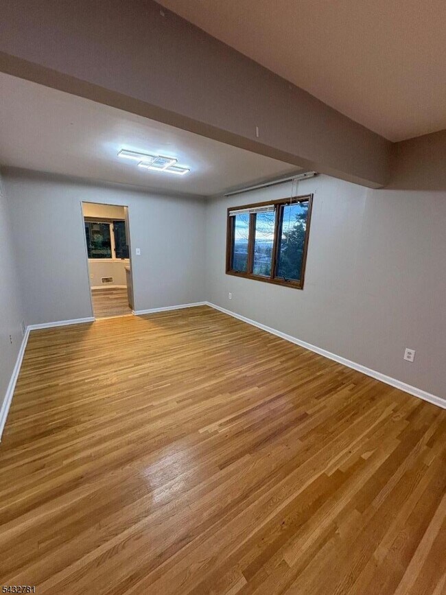 Foto del edificio - 270 Silleck St