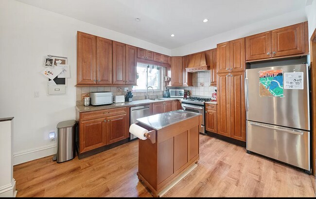 Foto del edificio - 685 E 22nd St