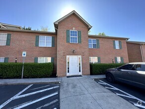 Building Photo - 1627 Maple View Way