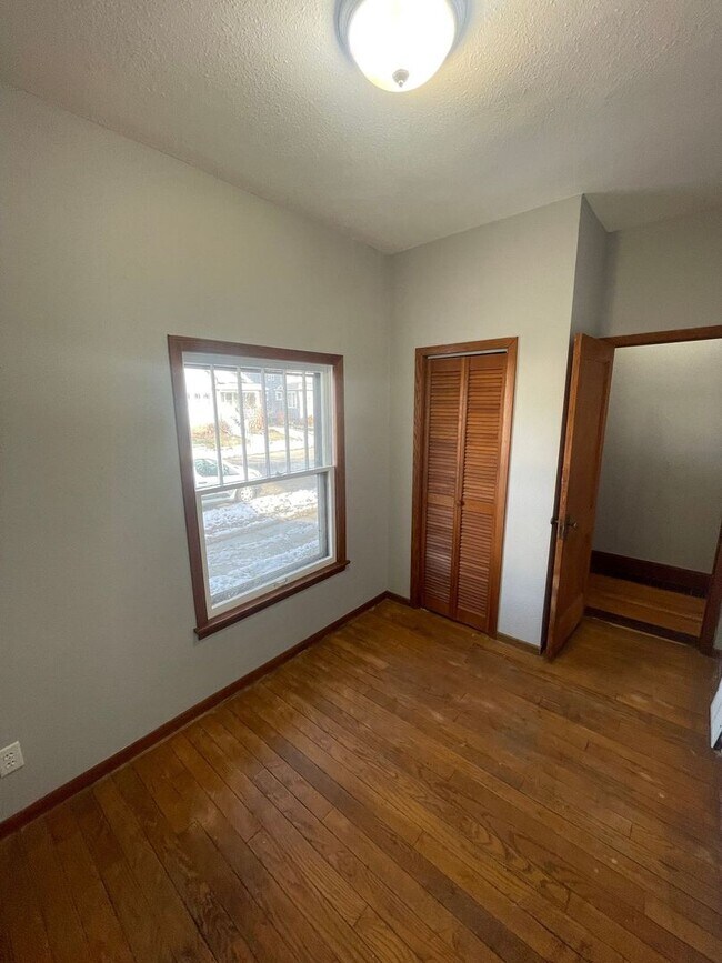 Building Photo - 3 Bedroom Single Family