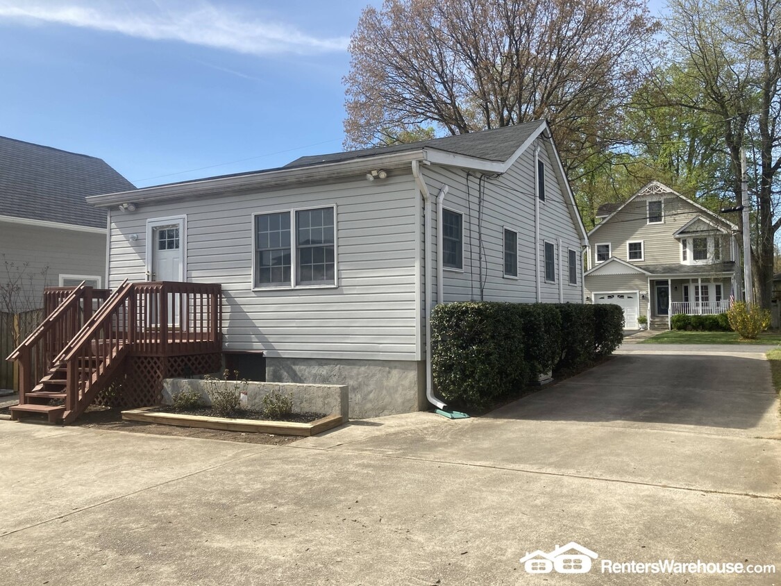 Primary Photo - 304 Magothy Rd