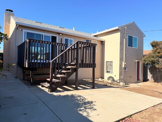 Building Photo - 215 Hazelwood Dr