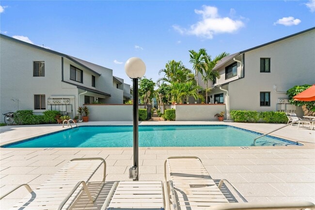 Foto del edificio - 817 SE 12th Ct