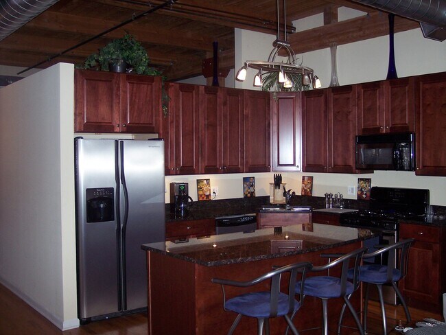 Foto del edificio - 2806 N Oakley Ave