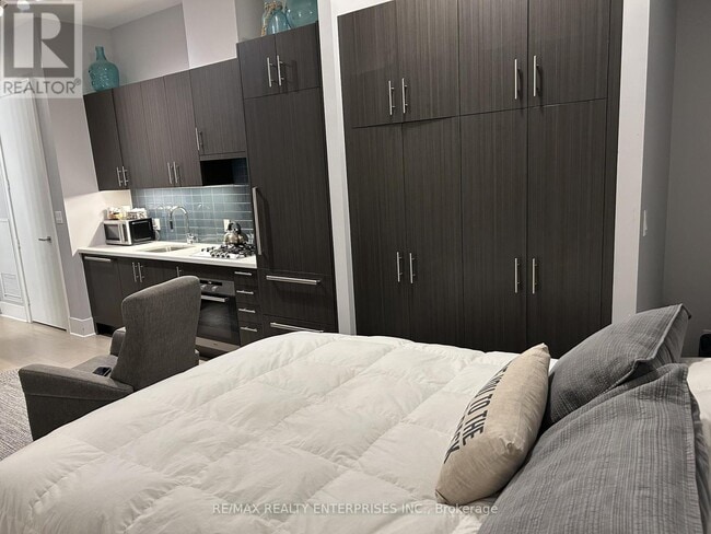 Building Photo - 29 Queens Quay E