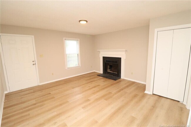 Foto del edificio - 3901 Lexington Dr